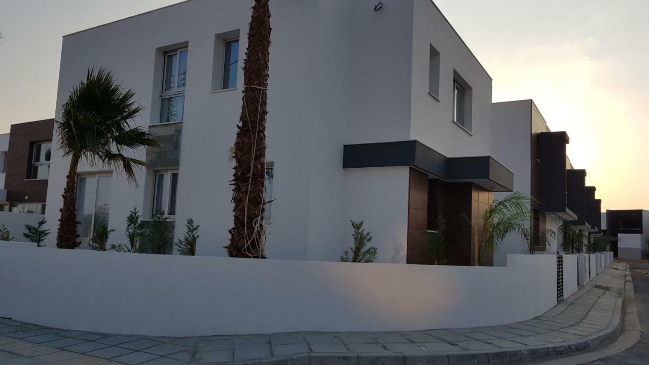 Mobina Villas Larnaca Exterior photo